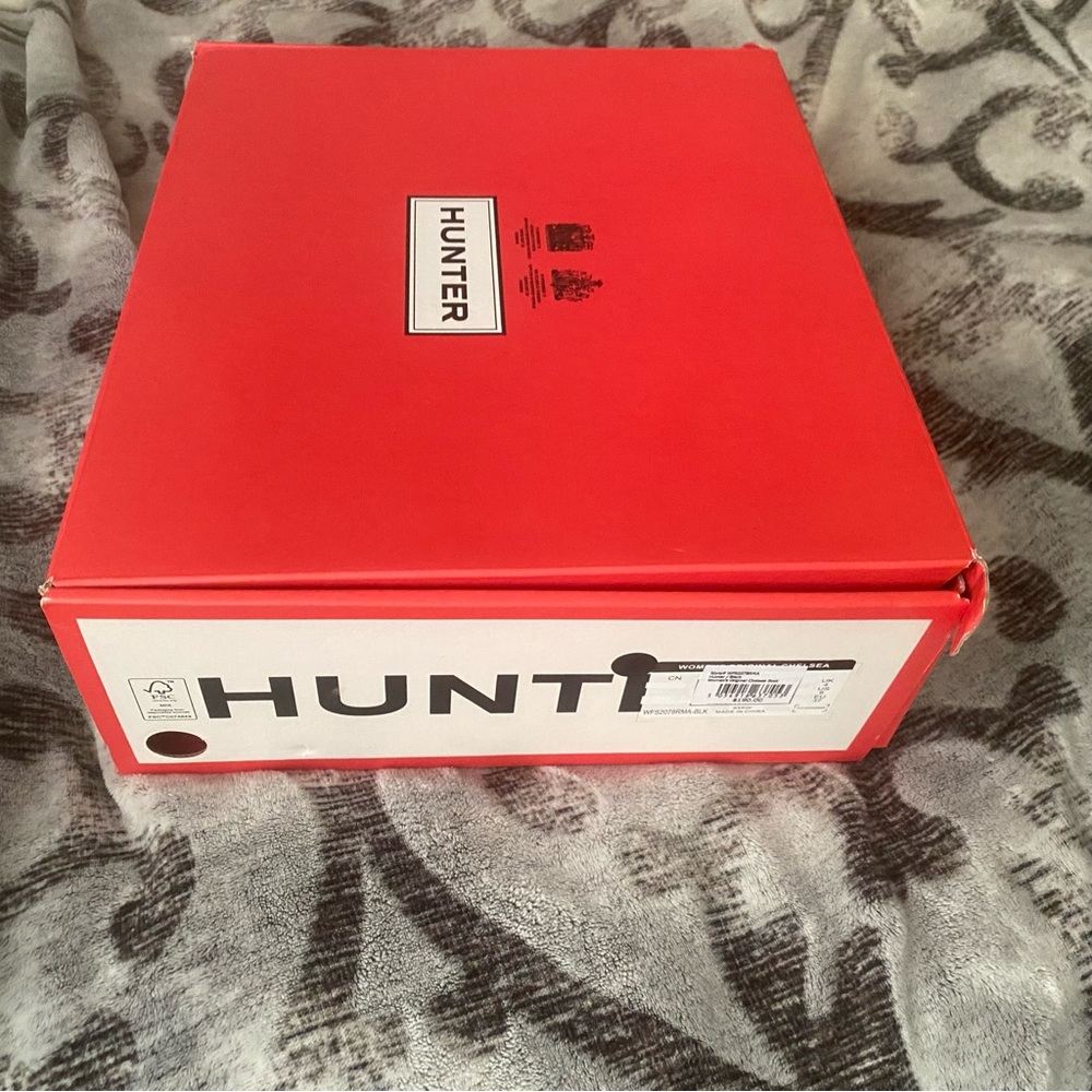 Hunter Red Shoe Box